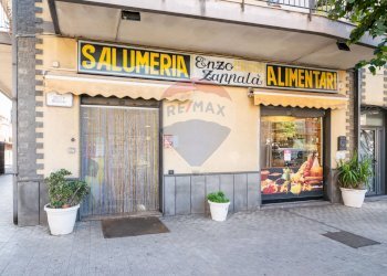 Edificio all\'aperto - Attività Commerciale Via della Regione
 
130, San Giovanni la Punta - foto 2