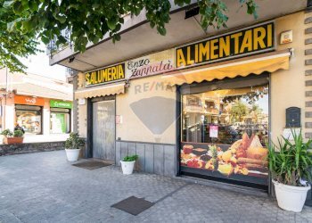 Casa all\'aperto - Attività Commerciale Via della Regione
 
130, San Giovanni la Punta - foto 1