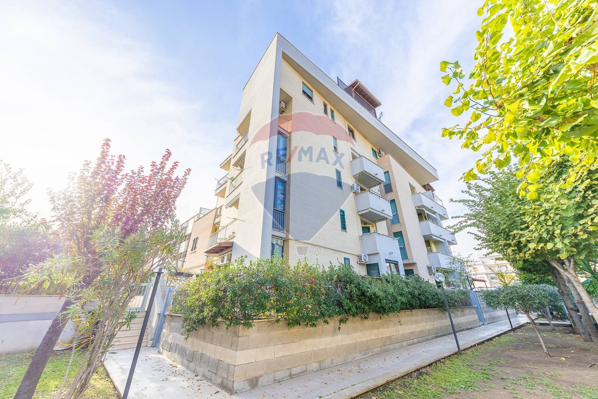 Edificio all\'aperto - Trilocale Via di Casal Bertone
 
70, Roma - foto 2