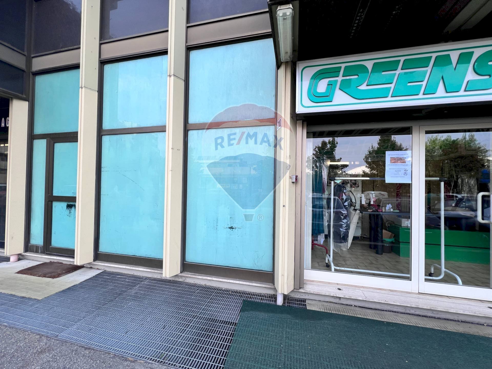 Edificio all\'aperto - Attività Commerciale Via Andrea meldola
 
206/208, Roma - foto 2