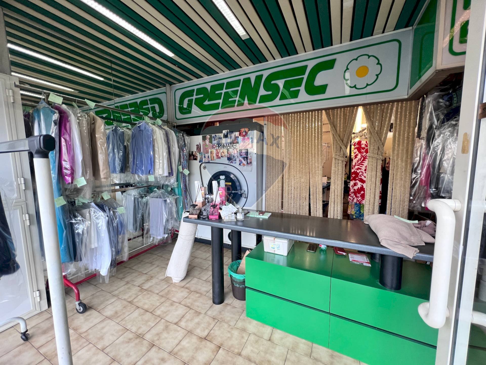 Cabina armadio - Attività Commerciale Via Andrea meldola
 
206/208, Roma - foto 3