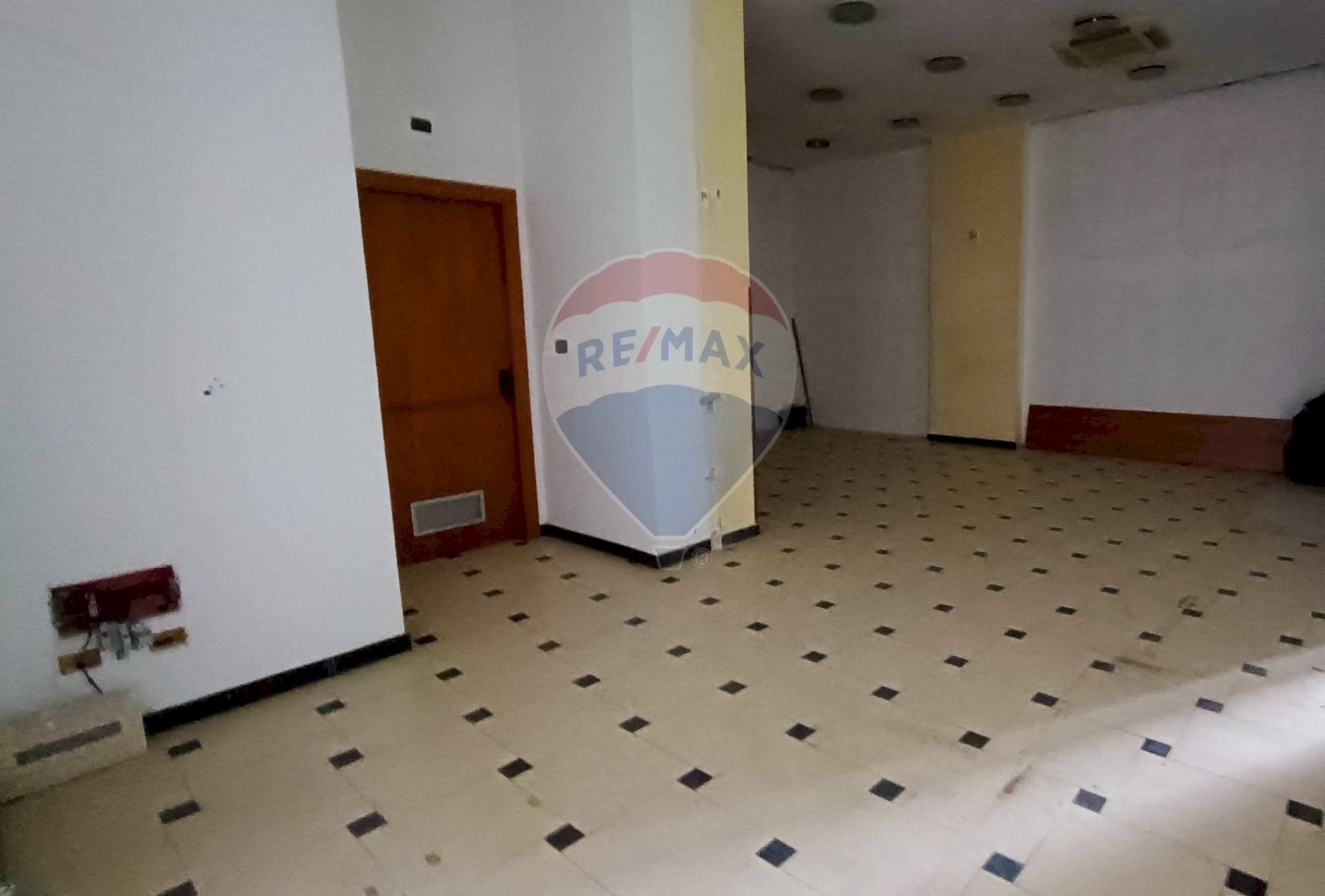 Stanza vuota - Locale Commerciale Via Roma
 
351, Enna - foto 3