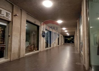 Ricezione / Lobby - Locale Commerciale Via Roma
 
351, Enna - foto 9