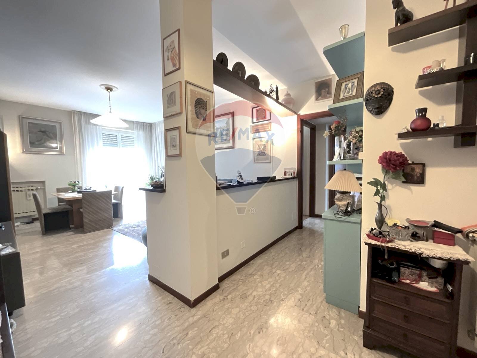 Hall / corridoio - Trilocale Via Mattei
 
64, Arese - foto 2