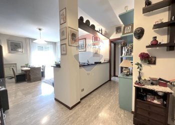 Hall / corridoio - Trilocale Via Mattei
 
64, Arese - foto 2