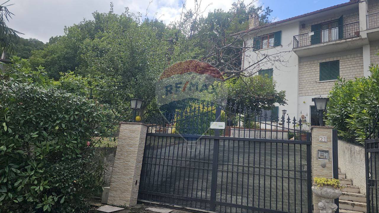 Edificio all\'aperto - Semi-detached house Morcone - photo 2