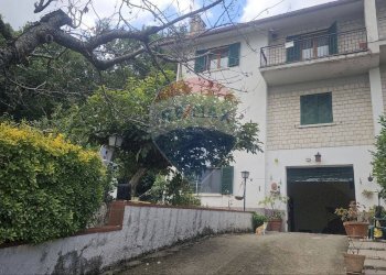 Edificio all\'aperto - Casa semi indipendente Morcone - foto 1