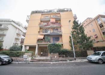 Edificio all\'aperto - Four-room apartment via carlo lorenzini
 
64, Roma - photo 1