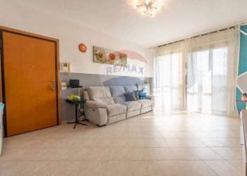 Soggiorno - Three-room apartment VIA VIMERCATE
 
10, Ornago - photo 2
