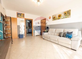 Soggiorno - Three-room apartment VIA VIMERCATE
 
10, Ornago - photo 3