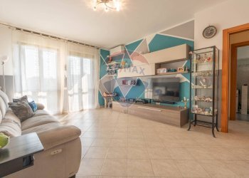 Soggiorno - Three-room apartment VIA VIMERCATE
 
10, Ornago - photo 5