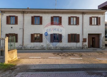 Facciata esterna - Casa indipendente Via G. Crosti
 
4, Cairate - foto 2