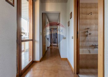 Piano 1 - Hall / corridoio - Casa indipendente Via G. Crosti
 
4, Cairate - foto 21