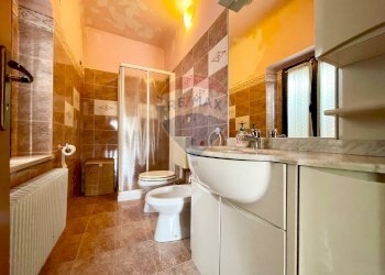 Bagno - Locale Commerciale PIAZZA CINQUE MARTIRI
 
15, Pasian di Prato - foto 16