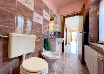 Bagno - Locale Commerciale PIAZZA CINQUE MARTIRI
 
15, Pasian di Prato - foto 17