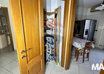 Hall / corridoio - Three-room apartment via Trento
 
37, Cologno Monzese - photo 27