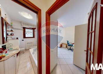 Hall / corridoio - Three-room apartment via Trento
 
37, Cologno Monzese - photo 33