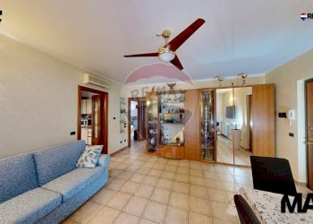 Soggiorno - Trilocale via Giuseppe Garibaldi
 
18, Casarile - foto 14