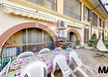 Casa all\'aperto - Trilocale via Giuseppe Garibaldi
 
18, Casarile - foto 22