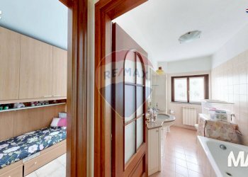 Bagno - Trilocale via Giuseppe Garibaldi
 
18, Casarile - foto 36