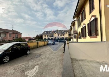 Edificio all\'aperto - Trilocale via Giuseppe Garibaldi
 
18, Casarile - foto 46