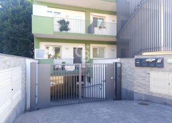 Foto 1 - Box Via Provinciale per Santa Maria Ammalati
 
86D, Acireale - foto 1