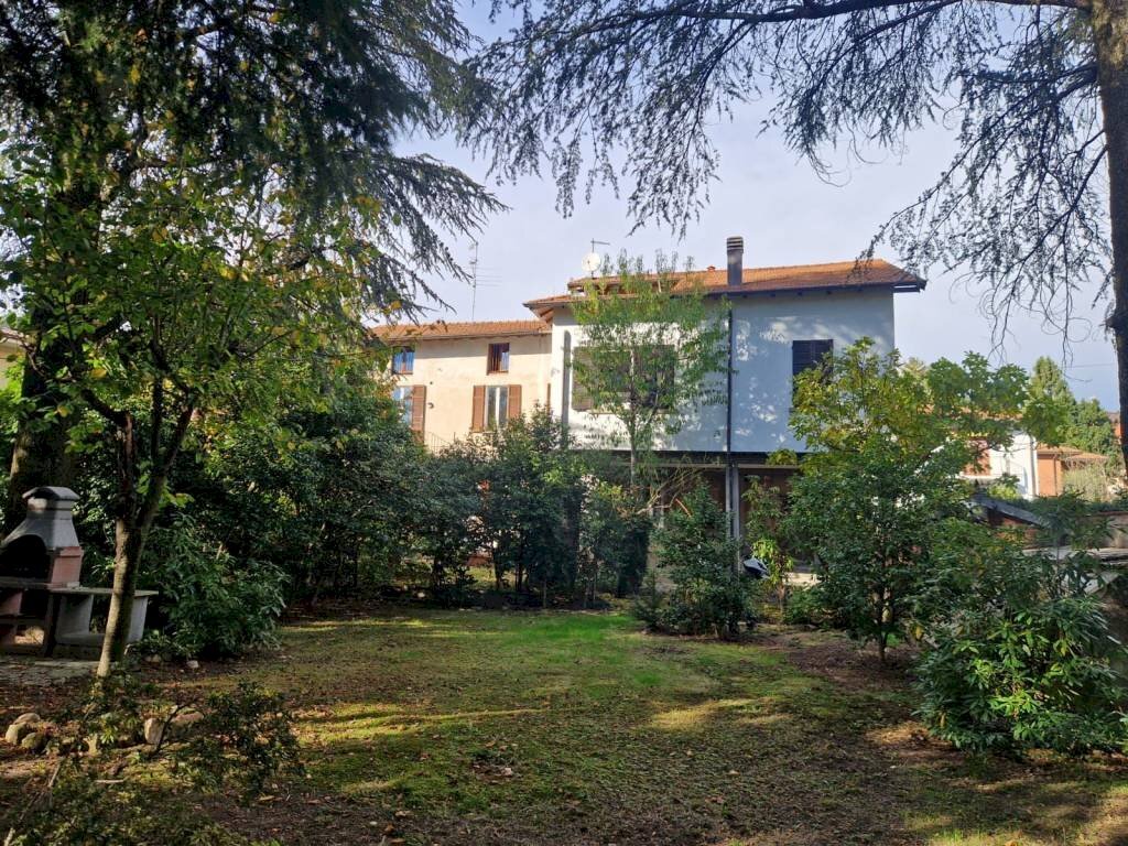 Giardino - Villa via Bordone Paris, 29, Induno Olona - foto 1