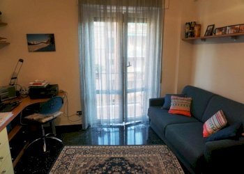 Camera da letto - Trilocale via Generale Manfredo Fanti, 10, Genova (zona Sampierdarena) - foto 8