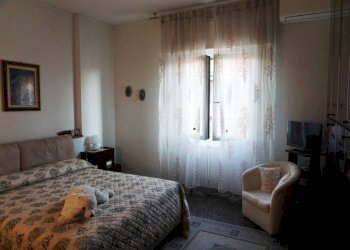 Camera da letto - Trilocale via Generale Manfredo Fanti, 10, Genova (zona Sampierdarena) - foto 10