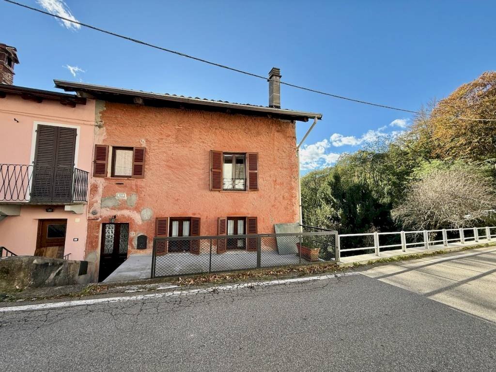 Facciata - Villa a Schiera via Passaggio, 22, Camandona - foto 1