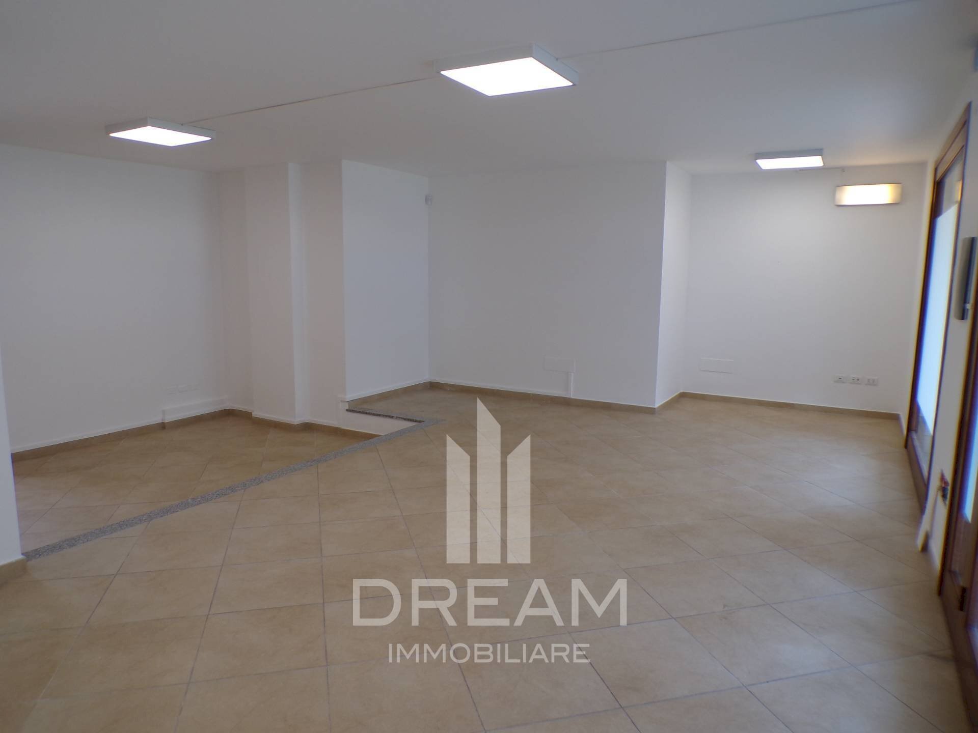 Foto 2 - Locale Commerciale via Ildebrando Pizzetti, Quartu Sant'Elena - foto 2