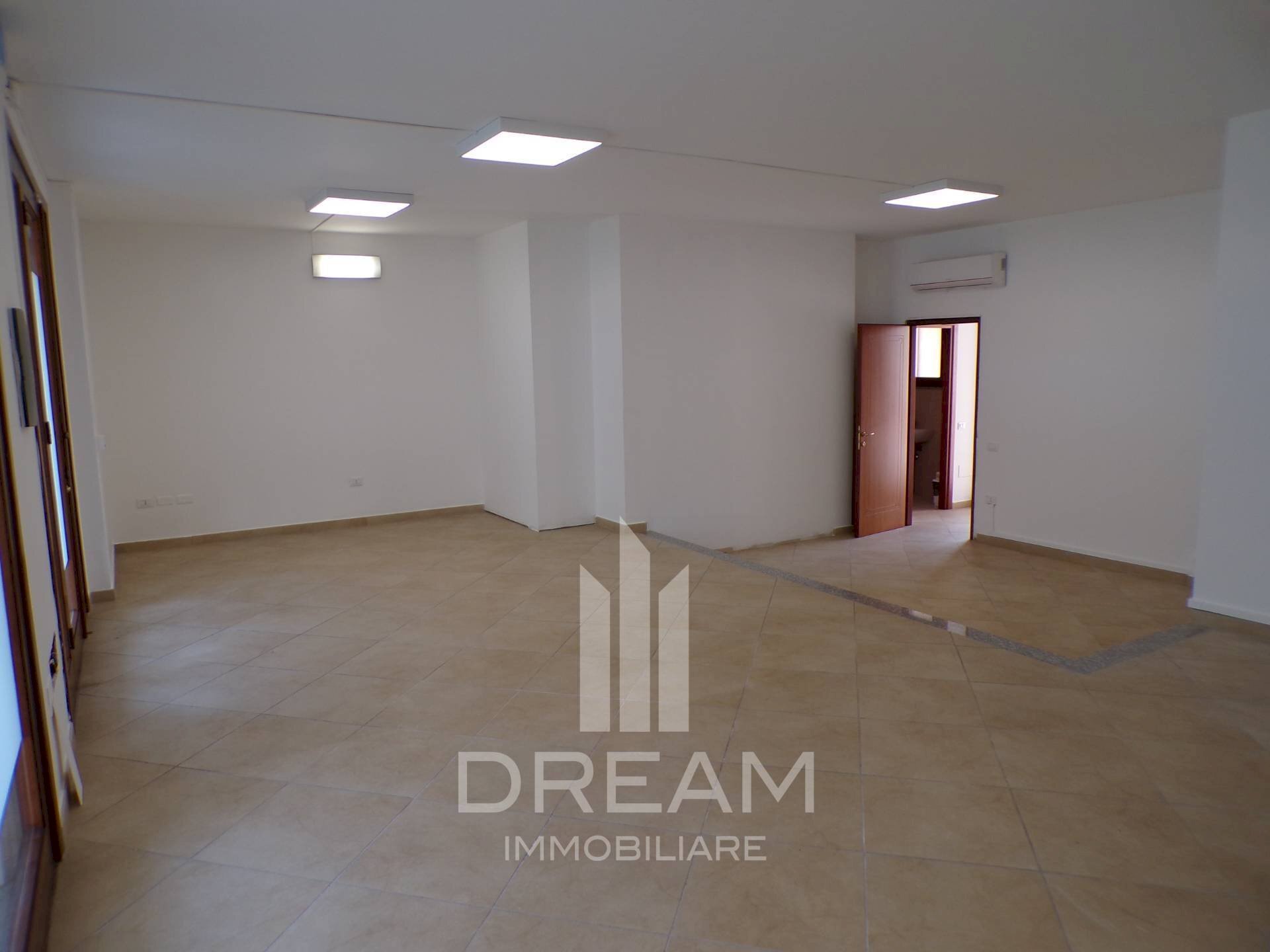 Foto 3 - Locale Commerciale via Ildebrando Pizzetti, Quartu Sant'Elena - foto 3