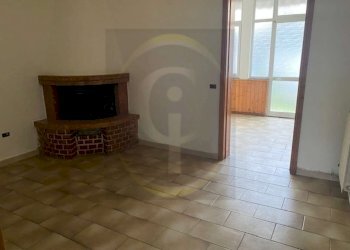 soggiorno con camino - Villa a Schiera Brescia - foto 4