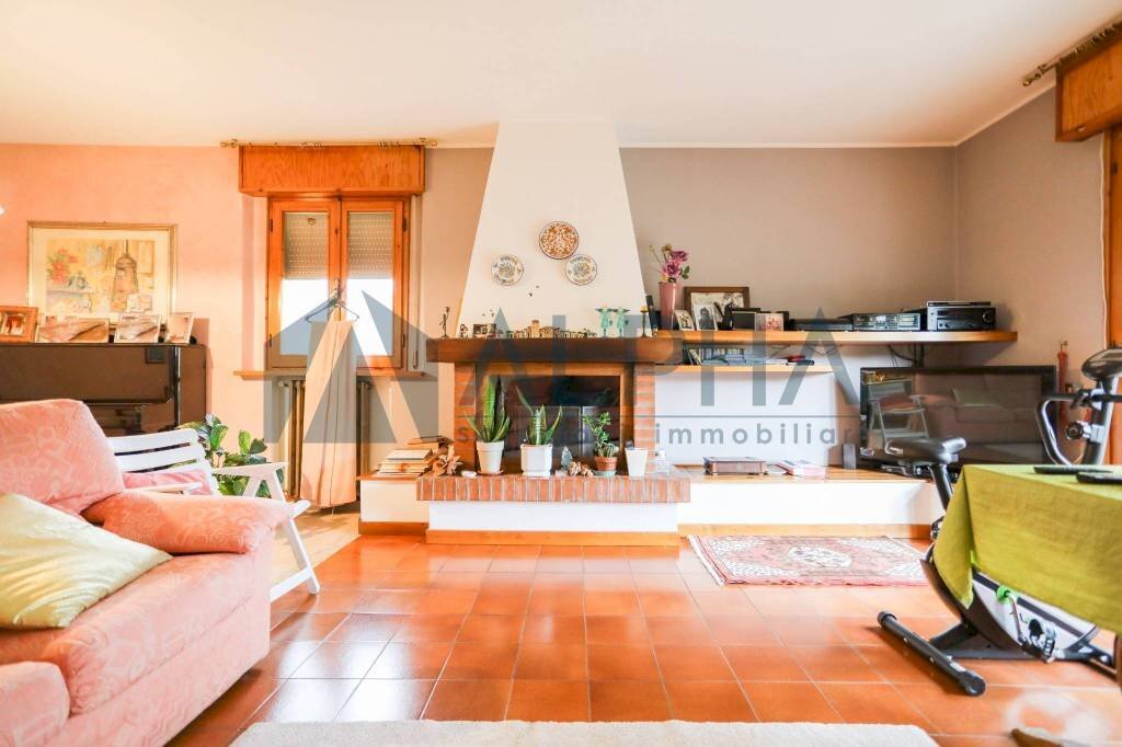 Salone - Four-room apartment via Pablo Neruda, Mercato Saraceno - photo 2