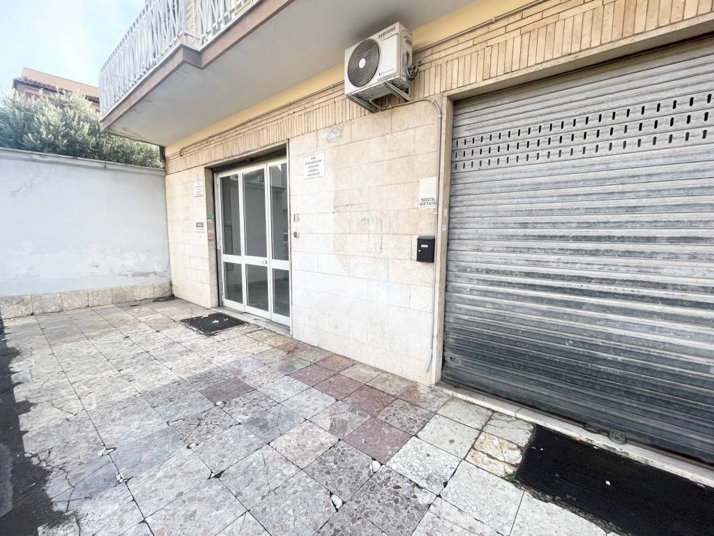 Ingresso - Shop via Cassiano Beligatti, Roma - photo 3