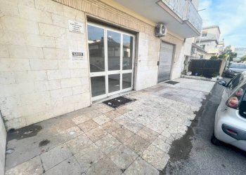 Facciata - Shop via Cassiano Beligatti, Roma - photo 2