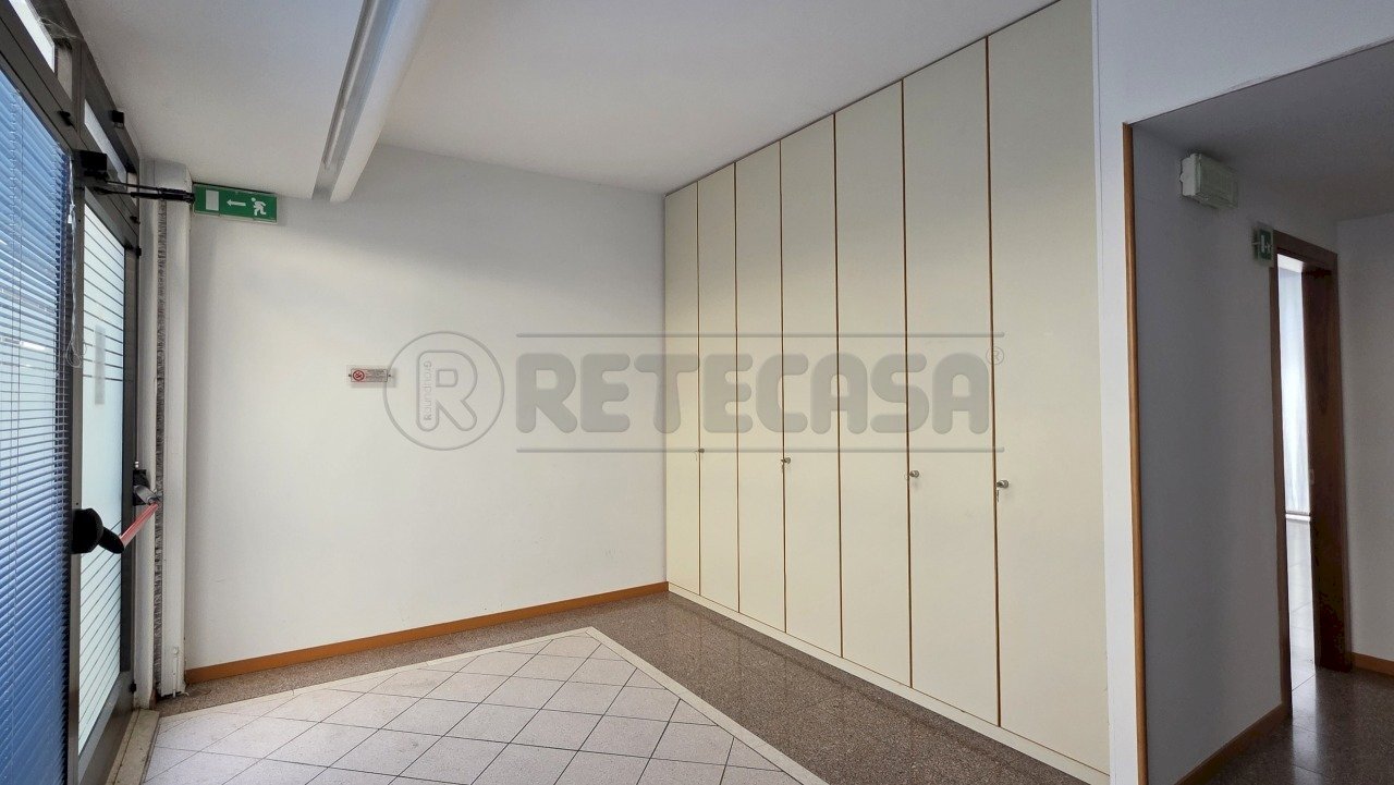 Retecasa_Valdagno Ingresso - sala d\'aspetto - Locale Commerciale Valdagno - foto 2
