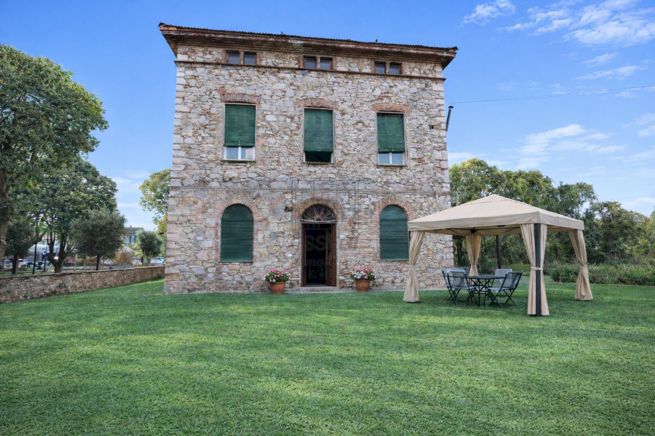 porzione casa in pietra vendesi lucca.png - Casale Via di Nozzano 611, Lucca - foto 1