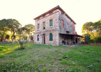 IA04140 CONFINI.jpg - Casale Via di Nozzano 611, Lucca - foto 2