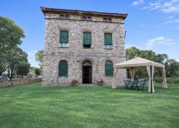 porzione casa in pietra vendesi lucca.png - Casale Via di Nozzano 611, Lucca - foto 1