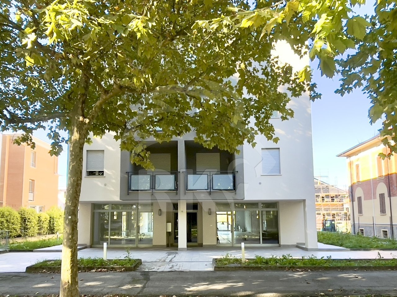 LOCALE COMMERCIALE (31).jpg - Locale Commerciale Viale Cinque Martiri 12, Mirandola - foto 1