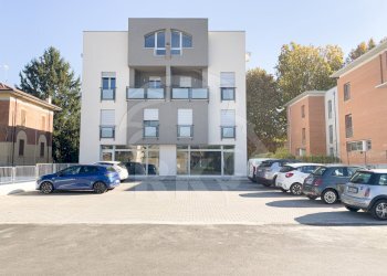 LOCALE COMMERCIALE (18).JPG - Locale Commerciale Viale Cinque Martiri 12, Mirandola - foto 4