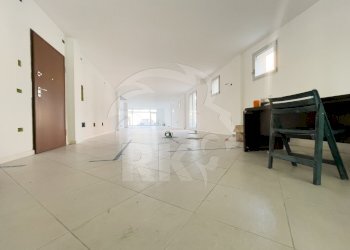 LOCALE COMMERCIALE (1).JPG - Locale Commerciale Viale Cinque Martiri 12, Mirandola - foto 6