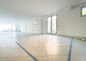 LOCALE COMMERCIALE (6).JPG - Locale Commerciale Viale Cinque Martiri 12, Mirandola - foto 10