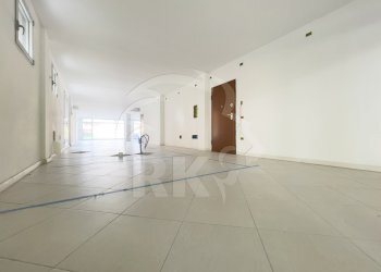 LOCALE COMMERCIALE (9).JPG - Locale Commerciale Viale Cinque Martiri 12, Mirandola - foto 13