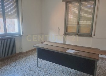 PHOTO-2025-10-15-15-03-54 (2).jpg - Commercial Premises Via Galileo Galilei 3, Verona - photo 2