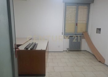 PHOTO-2025-10-15-15-03-54 (4).jpg - Commercial Premises Via Galileo Galilei 3, Verona - photo 4