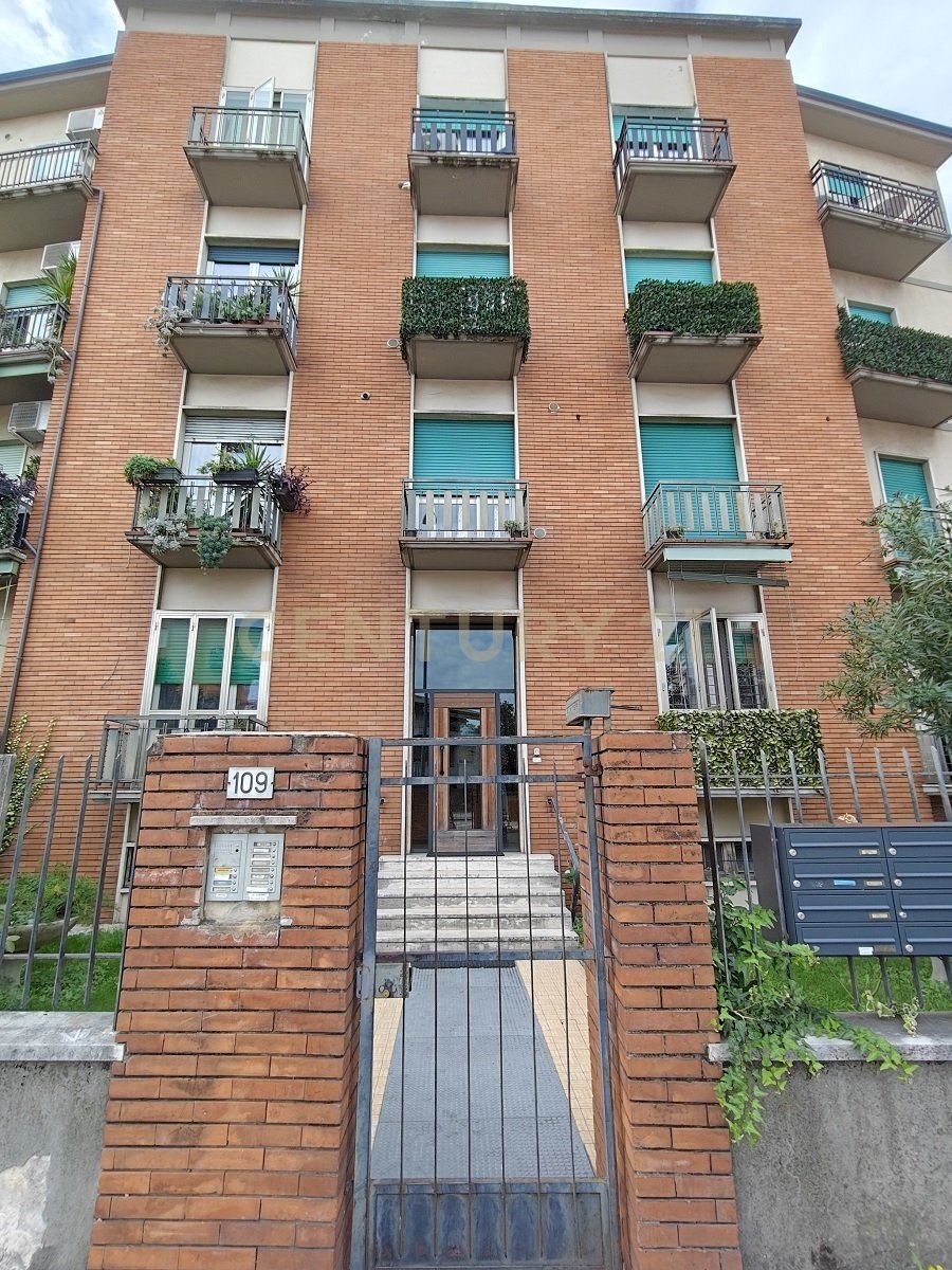 facciata.jpg - Appartamento Stradone Santa Lucia 109, Verona - foto 3