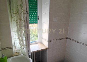 bagno prima camera (2).jpg - Appartamento Stradone Santa Lucia 109, Verona - foto 10