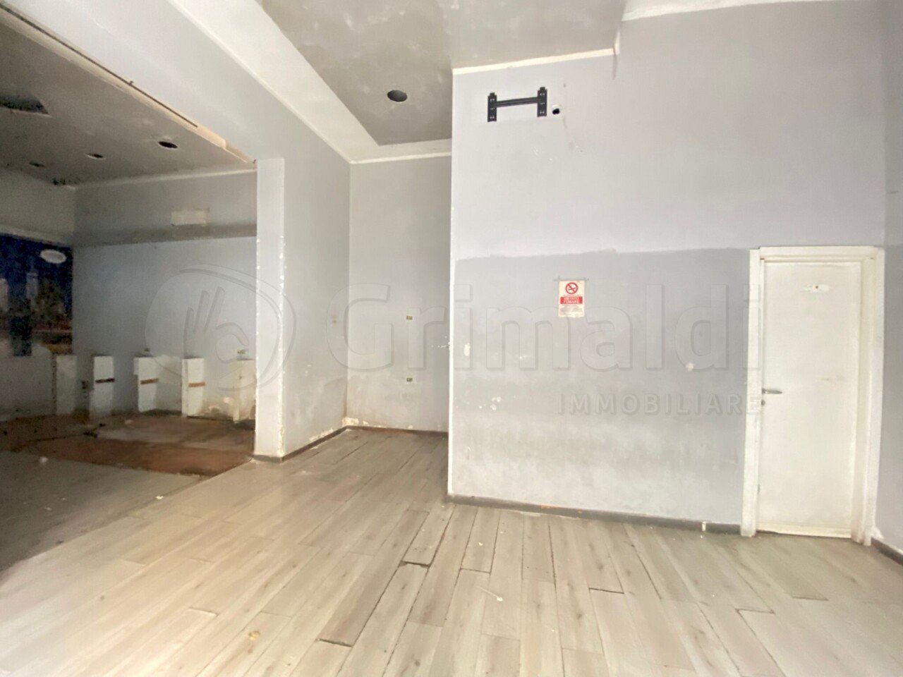 1.JPG - Commercial Premises Casavatore - photo 2